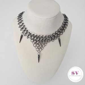 Deep Gray chain necklace features striking spike details.